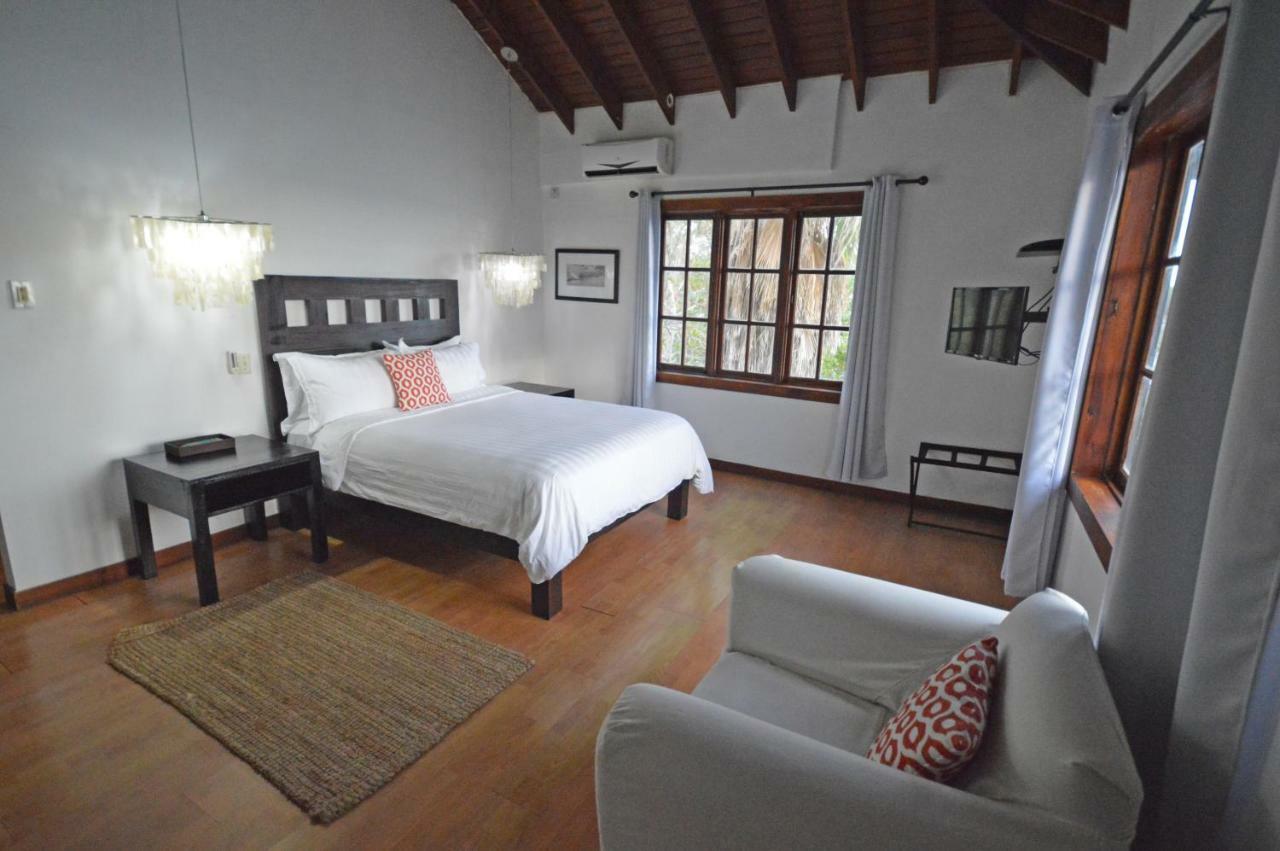 Villas Sur Mer Negril Bagian luar foto